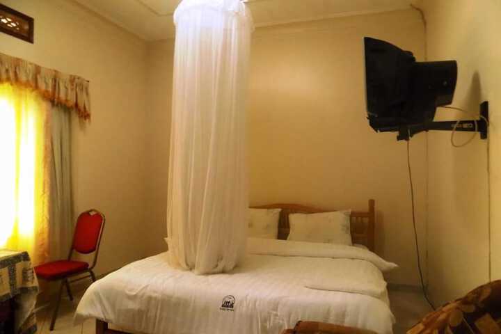 Room 8 of 32