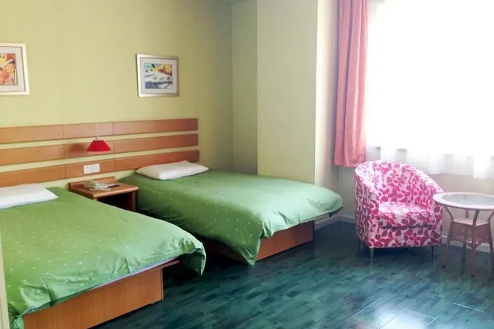 Room 4 of 10