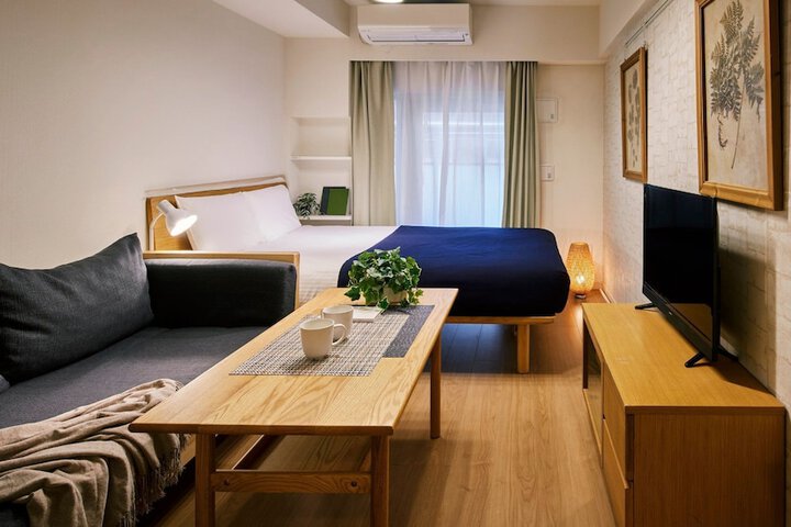 Room 11 of 27