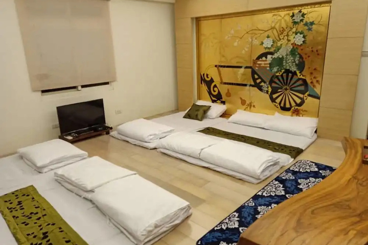 Room 4 of 14