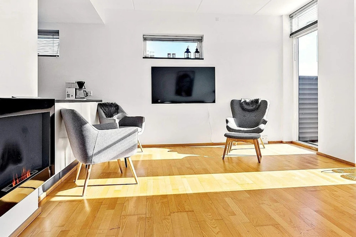 Room 4 of 20