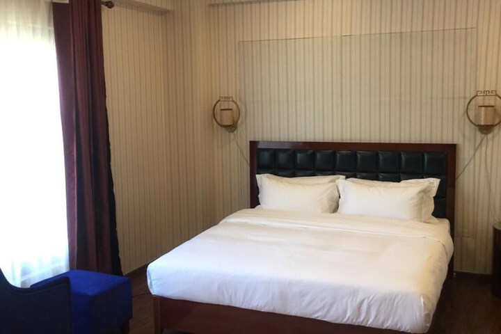 Room 17 of 25