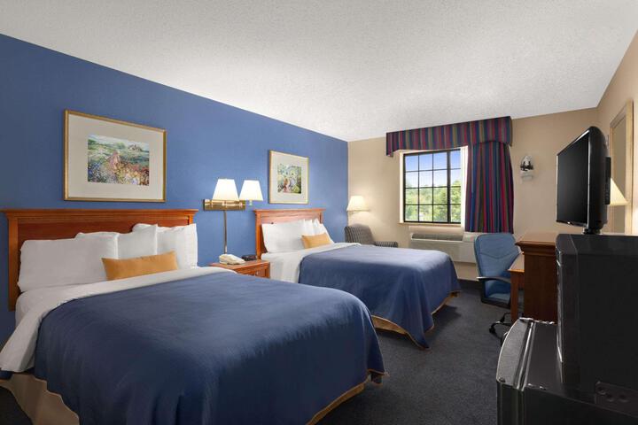 1 King Bed (1 of 10)