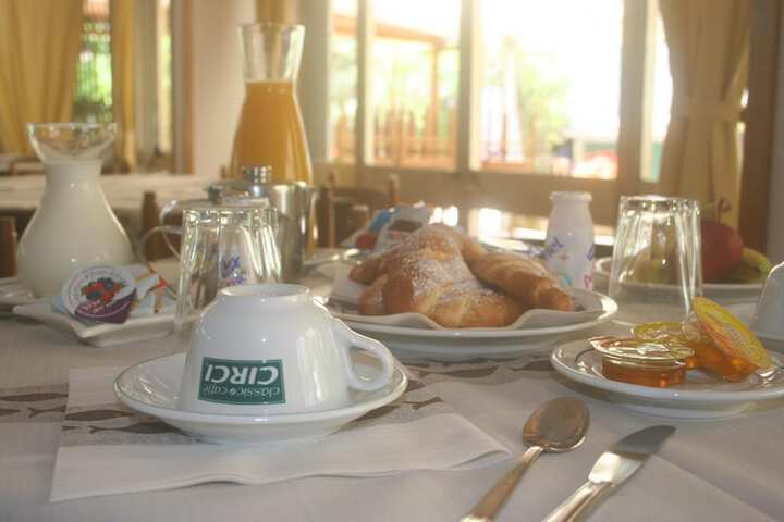 Dining 33 of 59