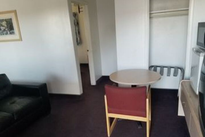 Room 18 of 43