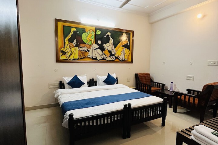 Room 10 of 26