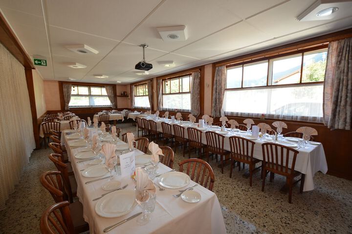 Dining 34 of 47