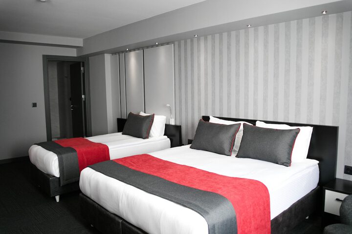 Room 13 of 85