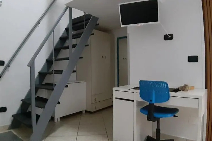 Room 6 of 14