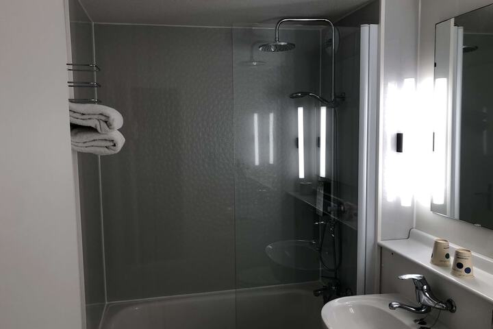 Room 25 of 60