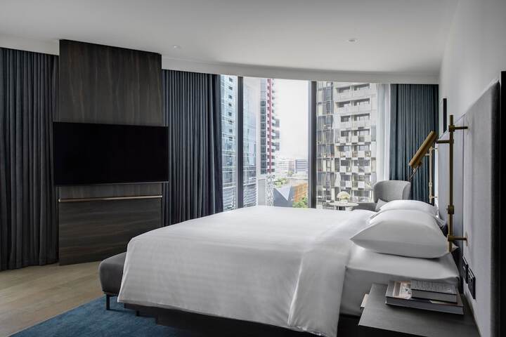 Room 10 of 90