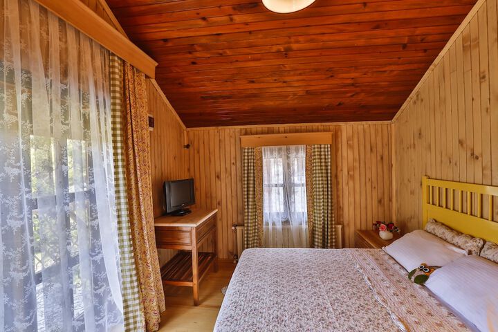 Room 6 of 74