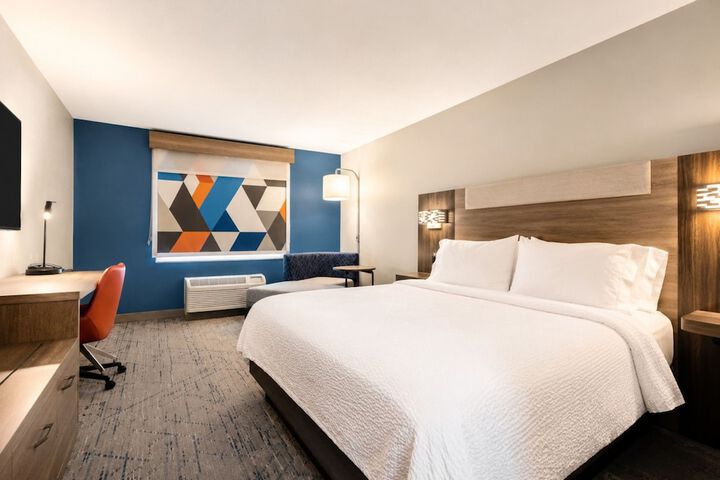 Room 36 of 107