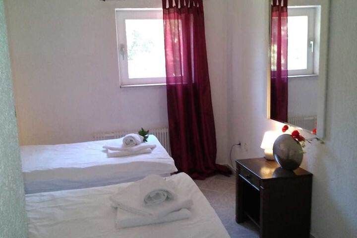 Room 7 of 16