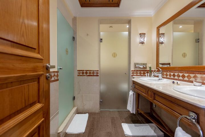 Room 320 of 420