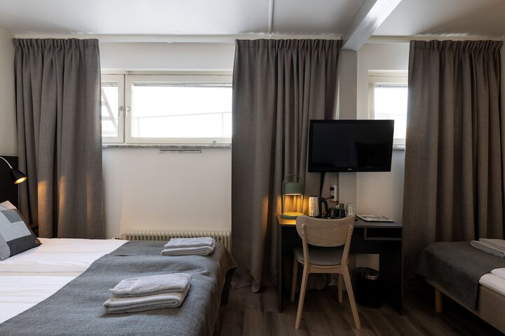 Room 25 of 103