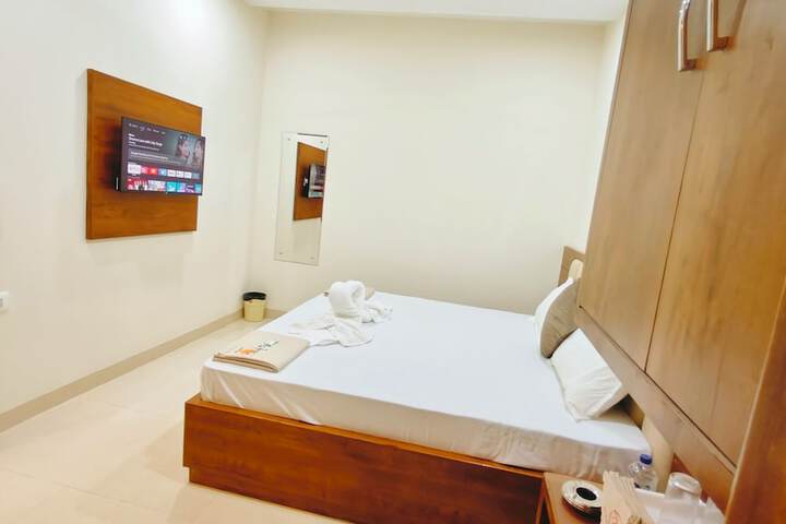 Room 3 of 6