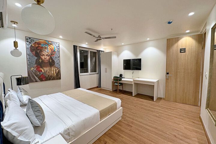 Room 18 of 76