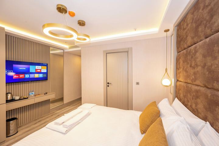 Room 9 of 42