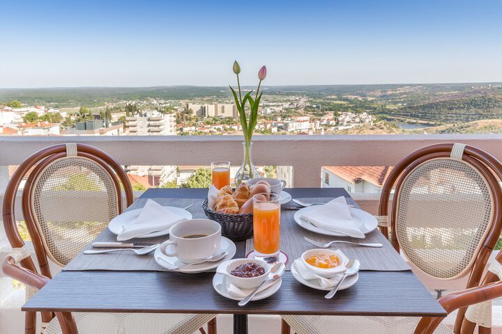 Breakfast/Coffee Service 28 of 67