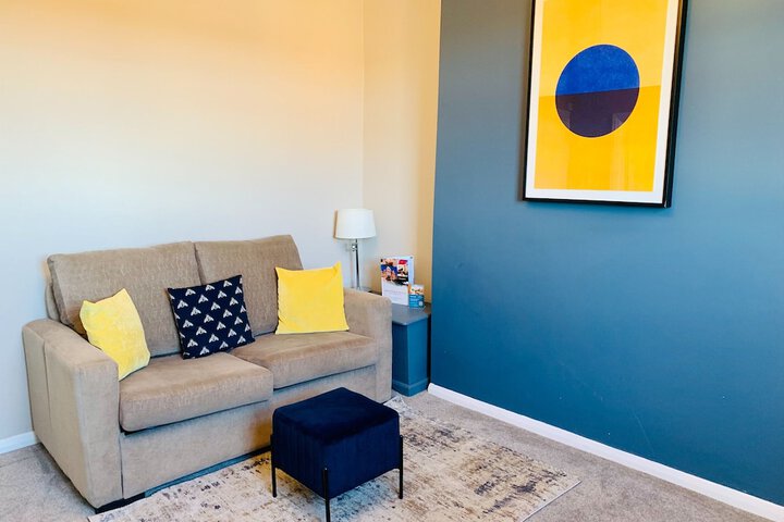 Lounge 18 of 24
