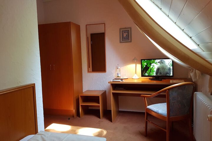 Room 10 of 68