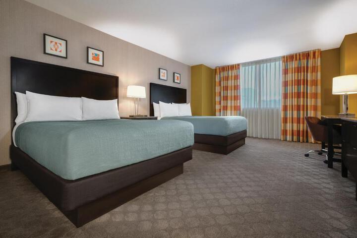 Standard Room, King or Two Doubles (4 of 24)