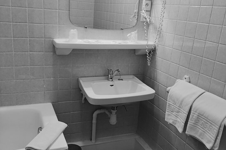 Room 25 of 33