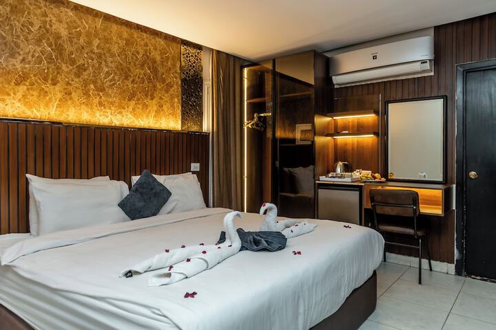 Room 52 of 139