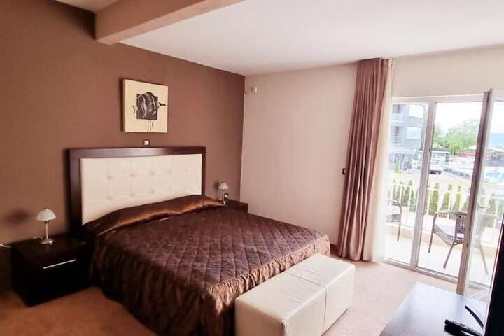 Room 18 of 37