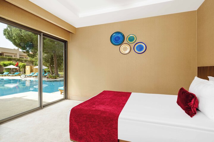 Room 40 of 165