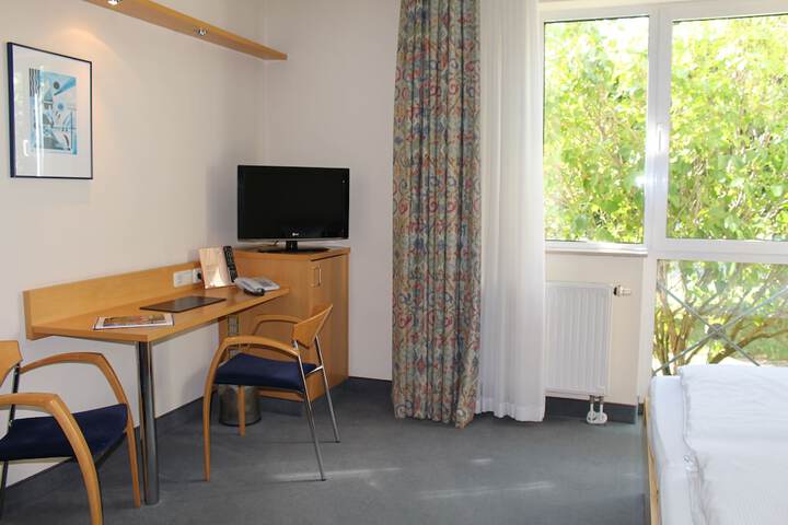 Room 10 of 42