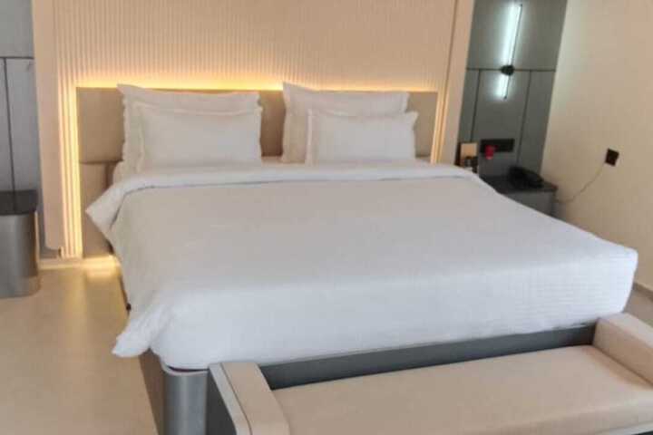Room 8 of 72