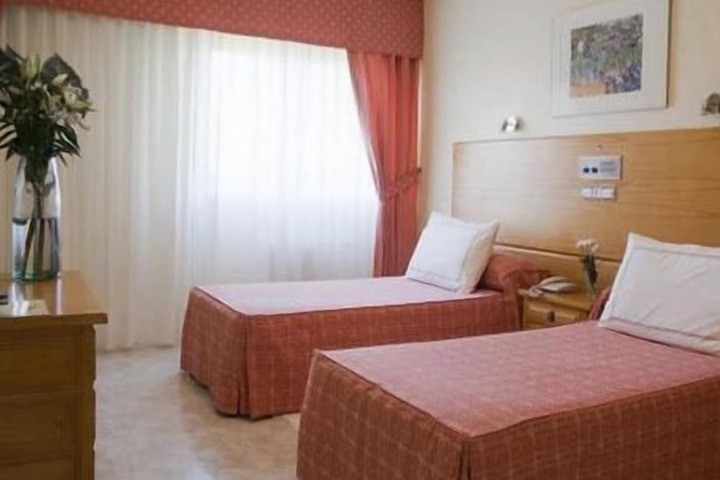 Room 7 of 42