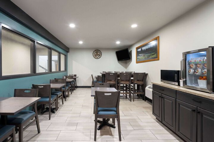 Breakfast/Coffee Service 28 of 32