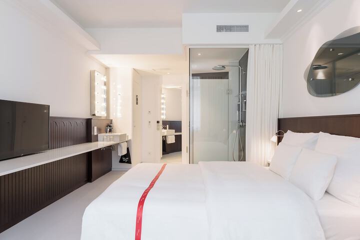 Room 35 of 81