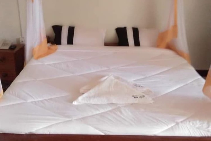Room 2 of 11