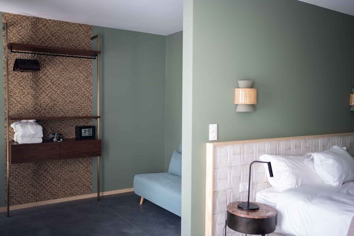 Room 26 of 100