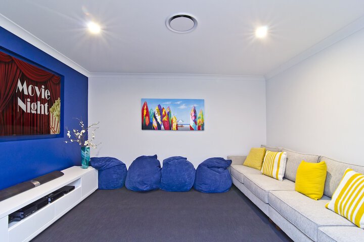 Room 13 of 30