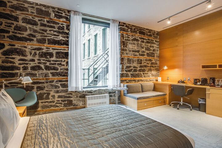 Room 52 of 118
