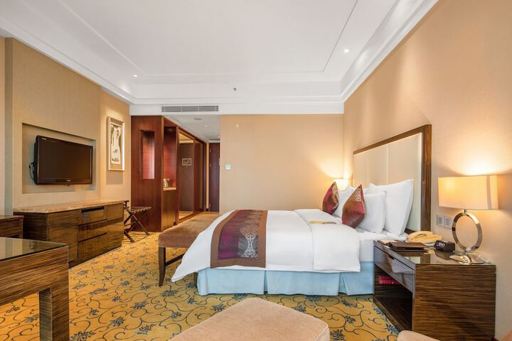Room 14 of 74