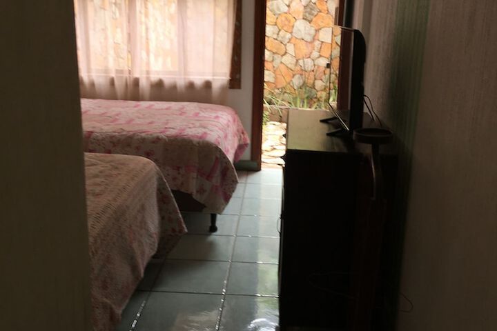 Room 6 of 77