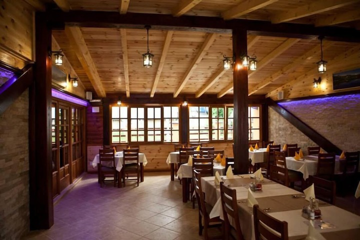 Dining 50 of 53