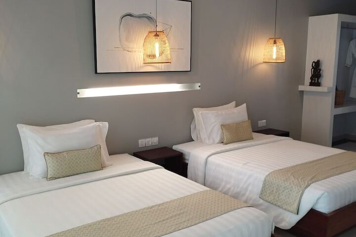Room 7 of 32