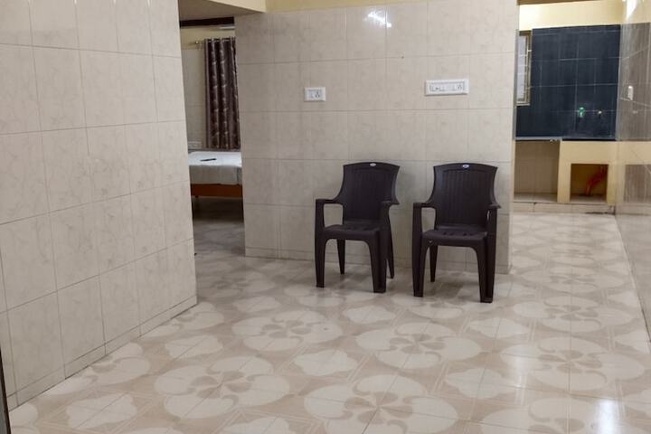 Room 6 of 9