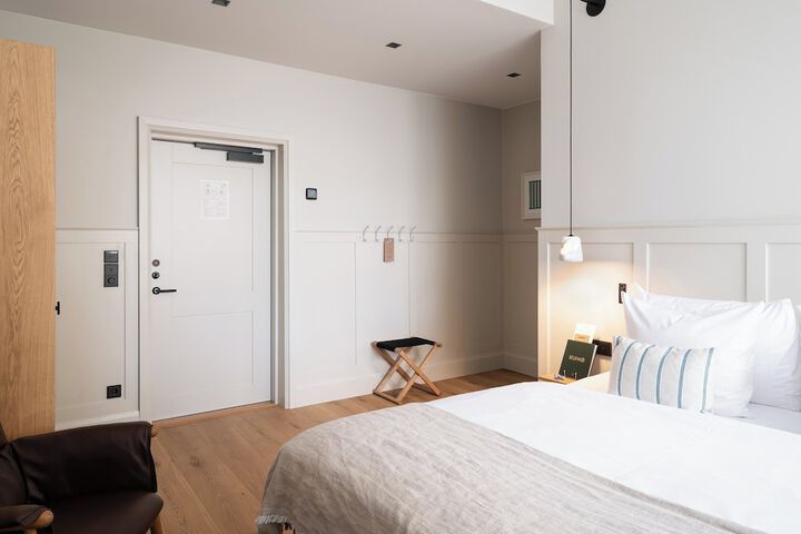 Room 33 of 106