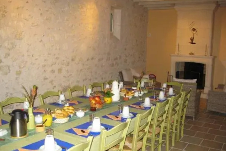 Dining 4 of 7