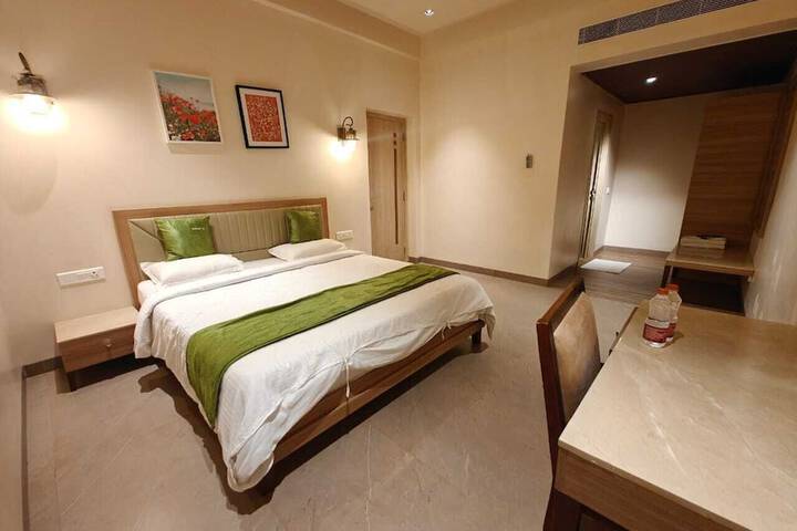 Room 4 of 27
