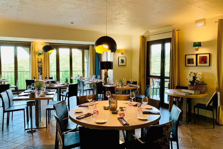 Dining 42 of 68