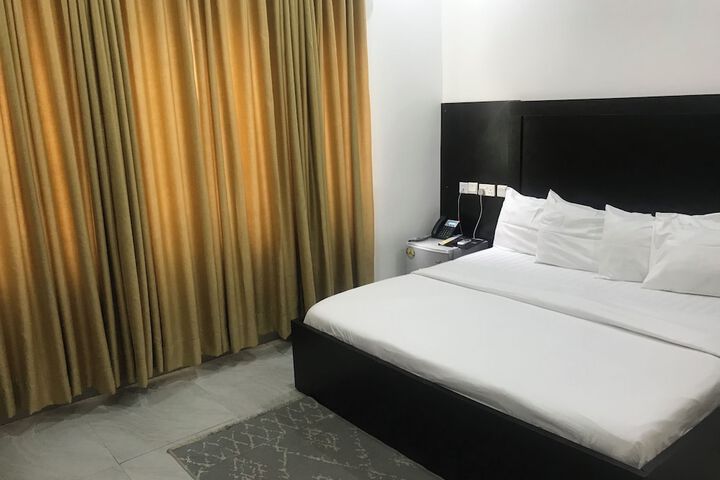 Room 17 of 66